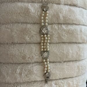 Elegant Silver and Pearl Bracelet